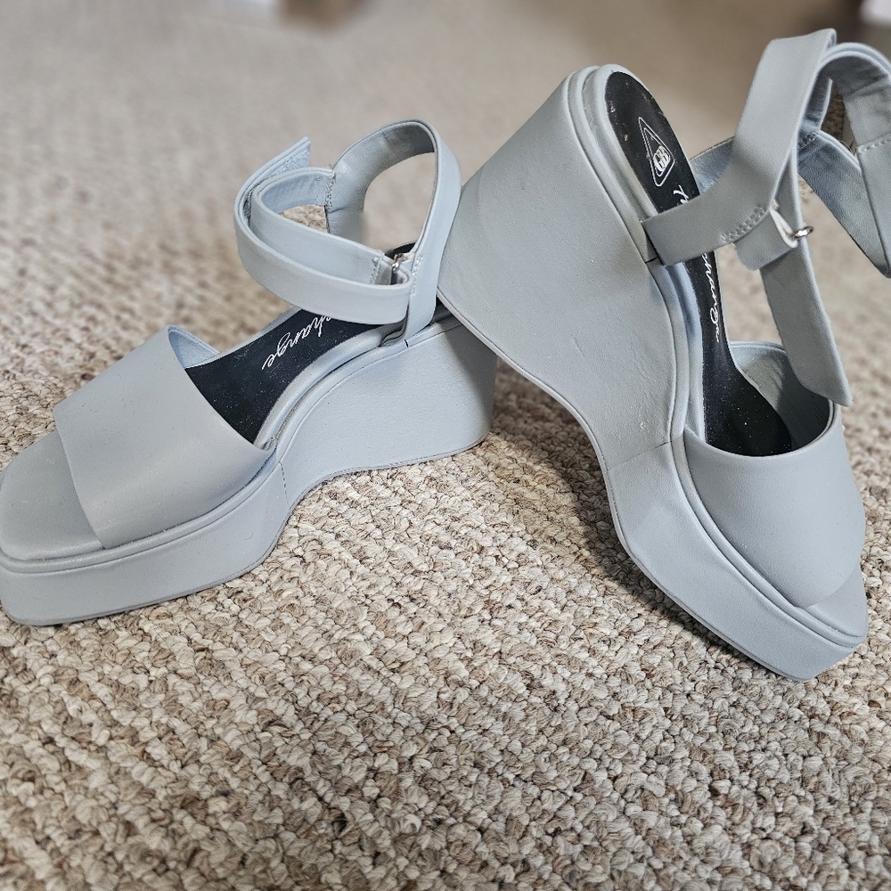 Platform Sandles - Picture 2 of 2